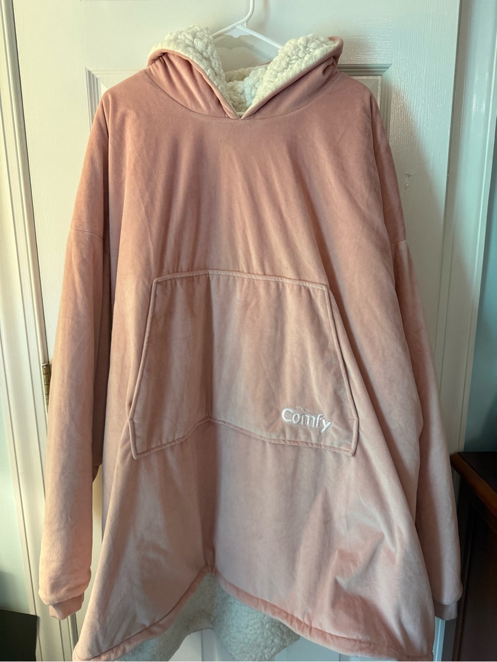 The original oversized blanket. The Comfy Hoodie blanket - Blush Pink - Picture 1 of 4